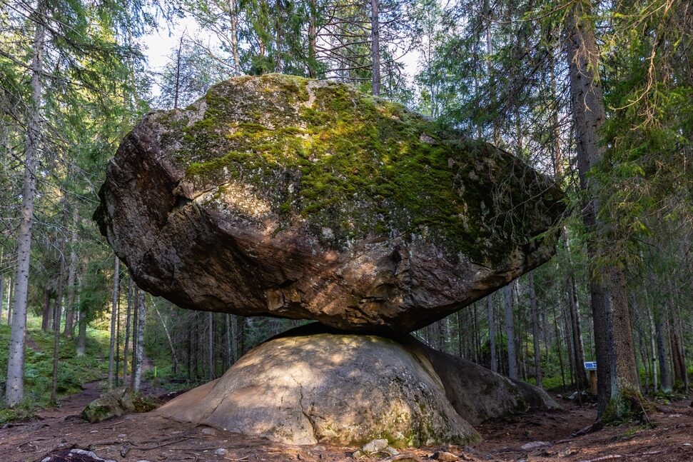 Kummakiven siirtolohkare.